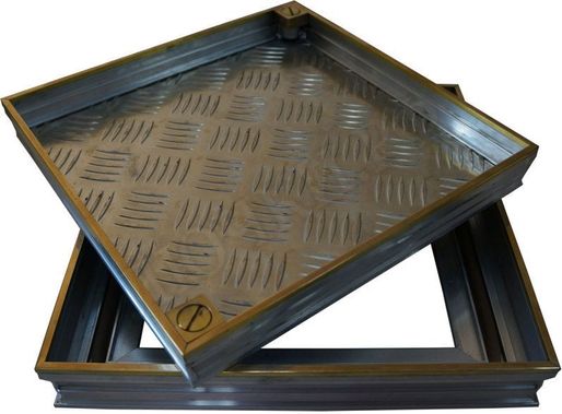 Напольный люк Премиум 44 мм с латунным кантом 1 створка Напольный люк Премиум 44 мм с латунным кантом 1 створка